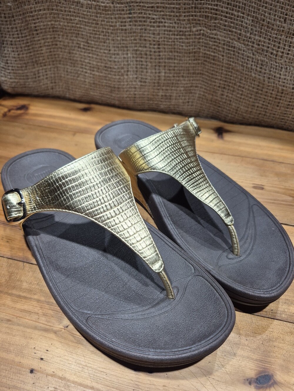 Fitflop Gold Textured Thong Sandals Womens 7